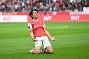 乐鱼体育入口-中村敬斗传射建功，助兰斯3-1联赛第二的马赛&amp;结束法甲15轮不胜